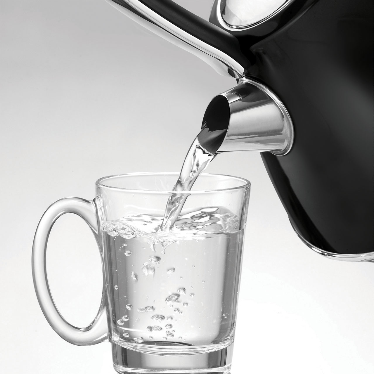 Morphy Richards 100108 Evoke Kettle Limescale Filter 3000 Watt Red