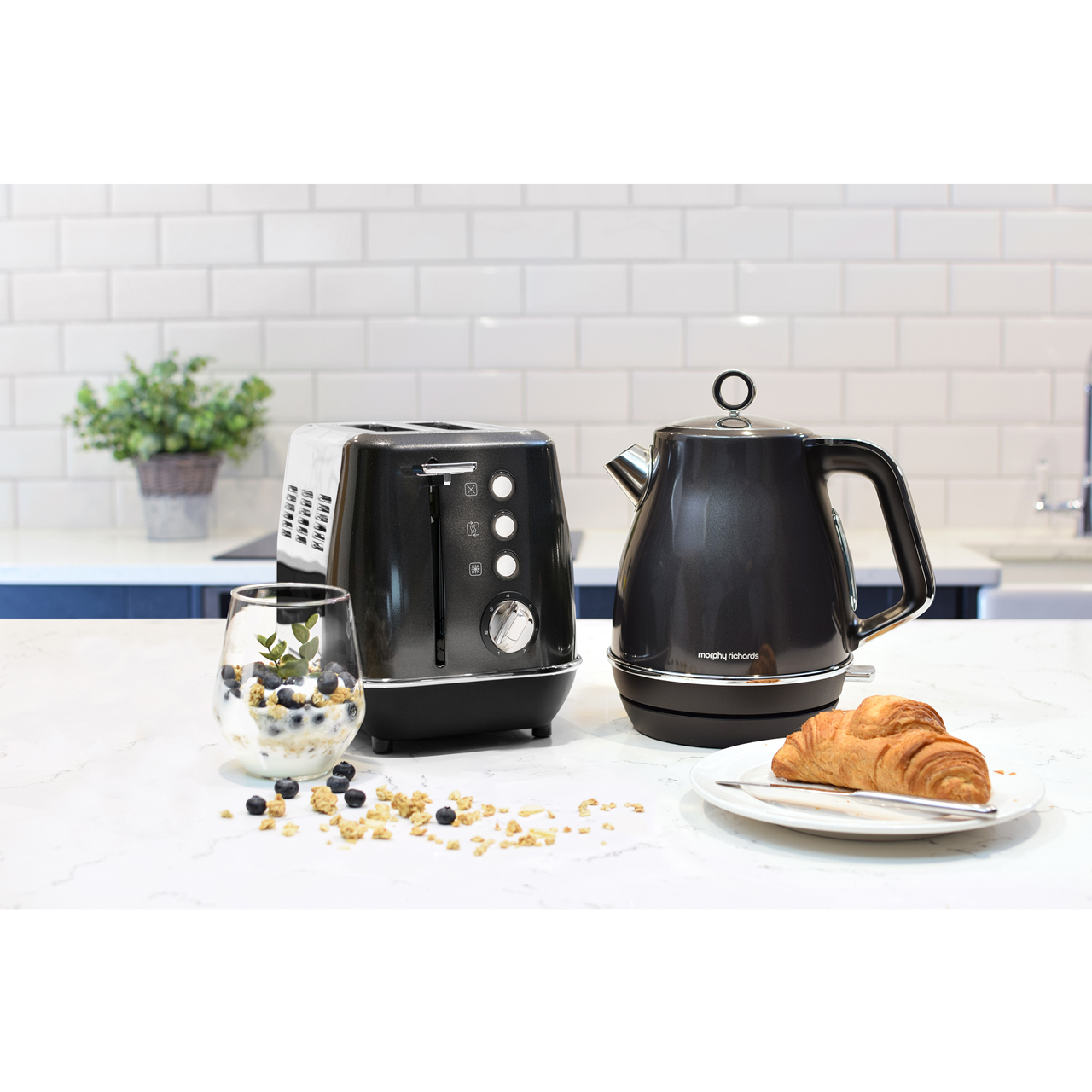 Morphy Richards 104405 Evoke Kettle Limescale Filter 3000 Watt Black New from