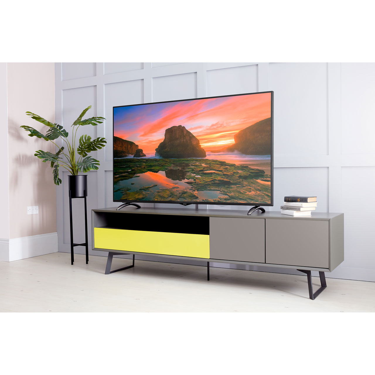 Techwood 65AO8UHD 65 Inch TV Smart 4K Ultra HD LED