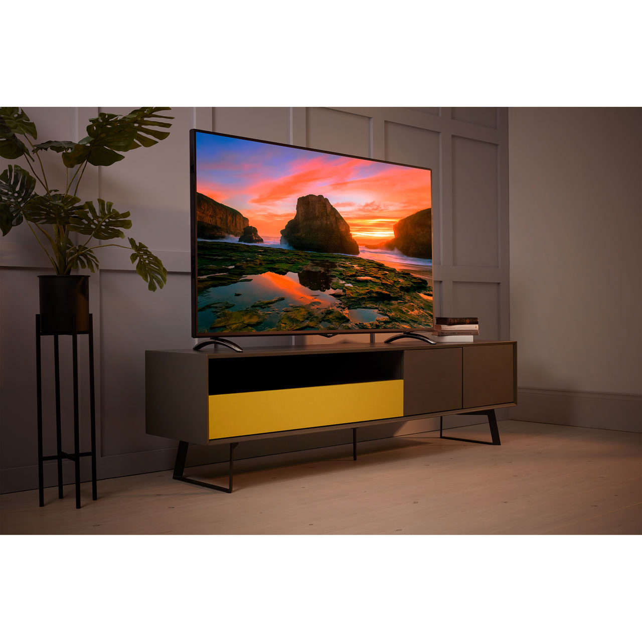 Techwood 65AO8UHD 65 Inch TV Smart 4K Ultra HD LED