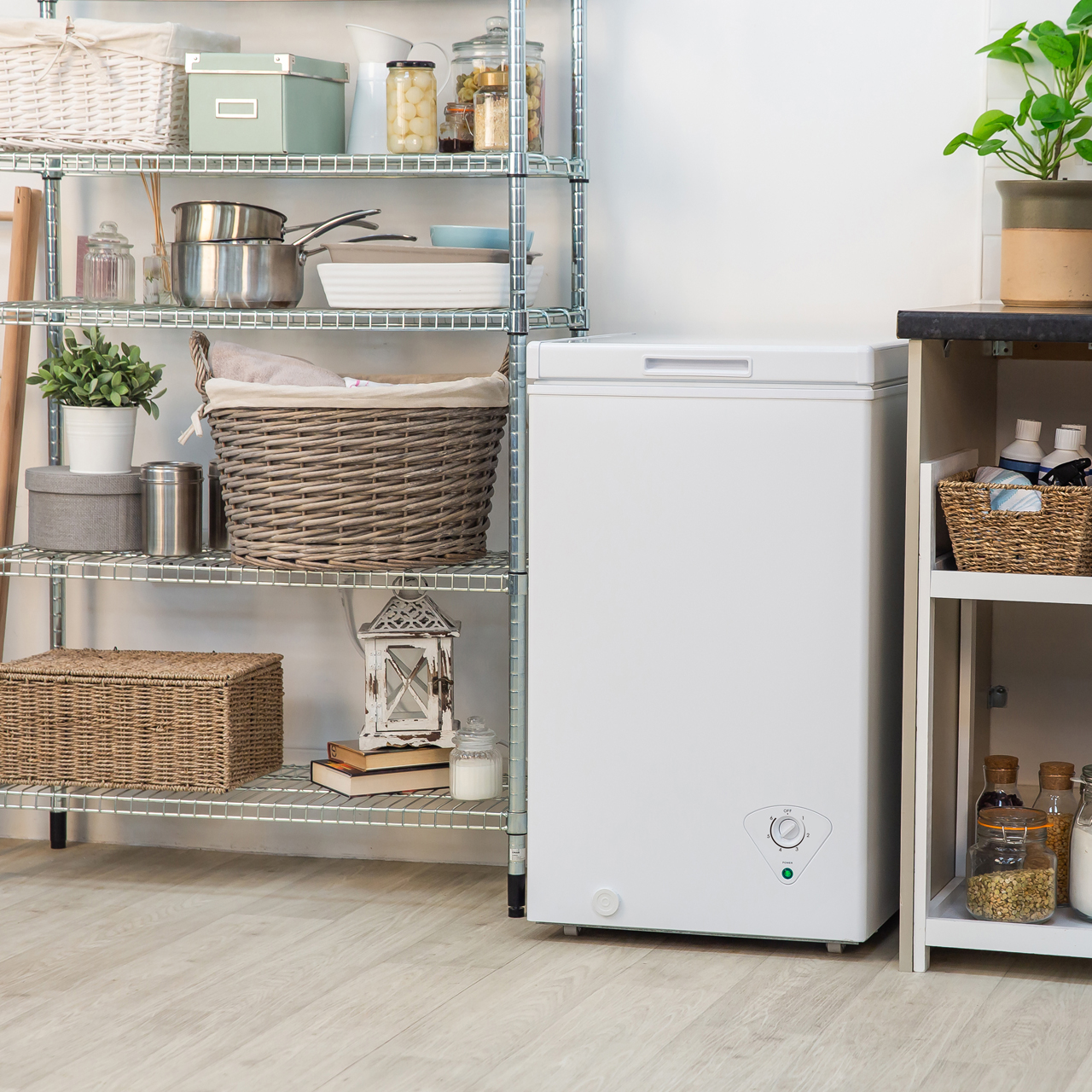 Russell Hobbs MDA RHCF60 Free Standing 60 Litres A+ Chest Freezer White